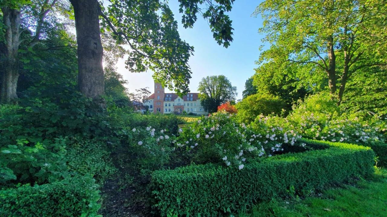 Schloss Lelkendorf Apartment Ulrichshusen Maisonette Fewo Mecklenburger Seenplatte Mit Dachterrasse Naehe Ostsee 외부 사진